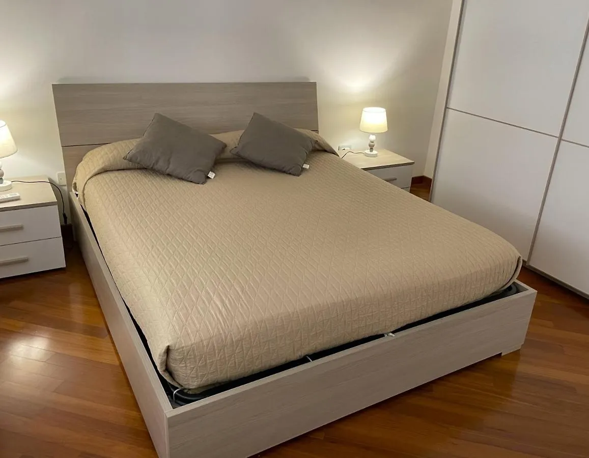 Max\'S Apartment location